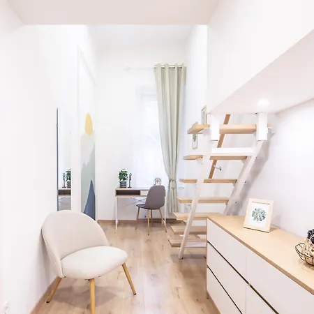 Cityscape Budget Joseph Apartment