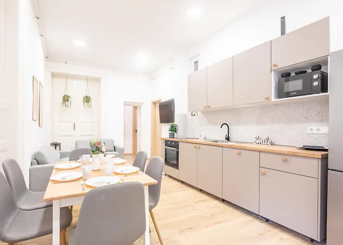 Cityscape Budget Joseph Apartment